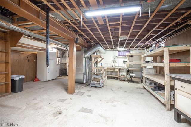 9215 Pinegrove Avenue, Parma, OH 44129