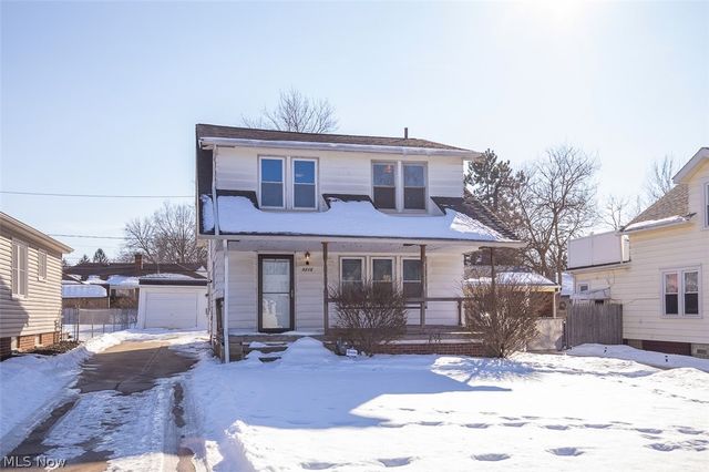 9215 Pinegrove Avenue, Parma, OH 44129