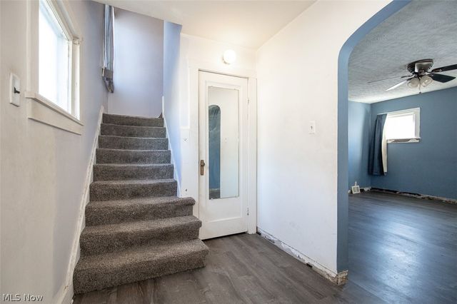 9215 Pinegrove Avenue, Parma, OH 44129