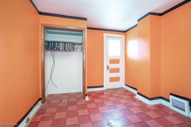 9215 Pinegrove Avenue, Parma, OH 44129