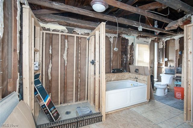 9215 Pinegrove Avenue, Parma, OH 44129