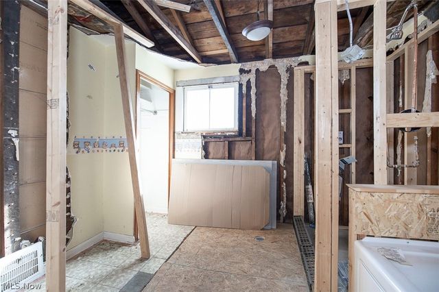 9215 Pinegrove Avenue, Parma, OH 44129