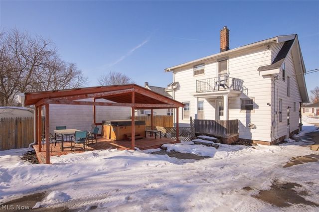 9215 Pinegrove Avenue, Parma, OH 44129