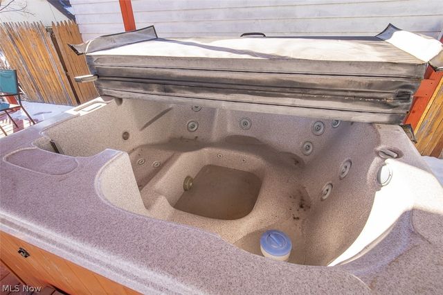 9215 Pinegrove Avenue, Parma, OH 44129