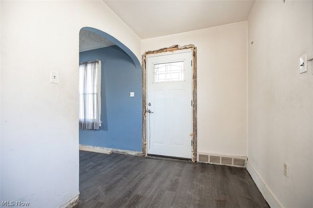 9215 Pinegrove Avenue, Parma, OH 44129