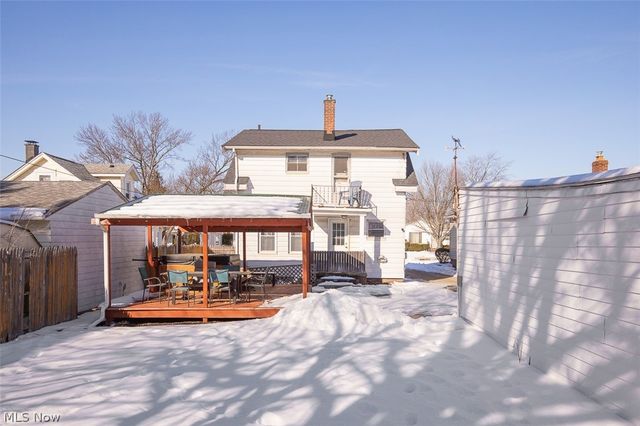 9215 Pinegrove Avenue, Parma, OH 44129