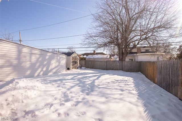 9215 Pinegrove Avenue, Parma, OH 44129