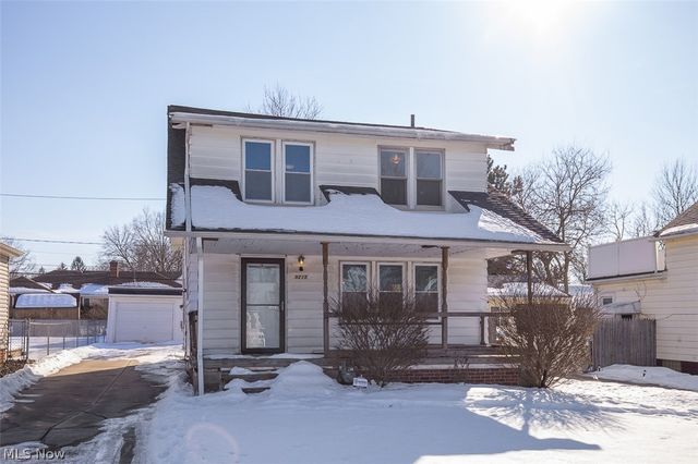 9215 Pinegrove Avenue, Parma, OH 44129