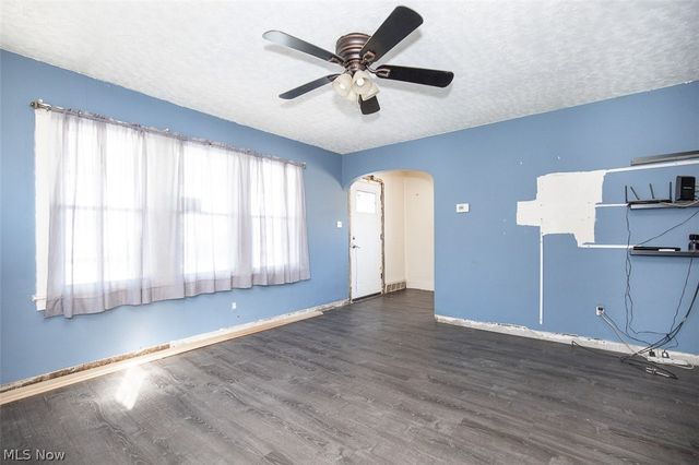 9215 Pinegrove Avenue, Parma, OH 44129