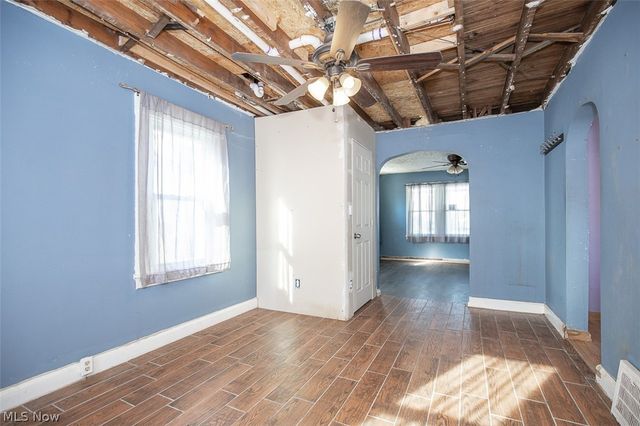 9215 Pinegrove Avenue, Parma, OH 44129