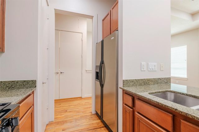 4040 Center Street, Houston, TX 77007