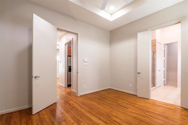 4040 Center Street, Houston, TX 77007