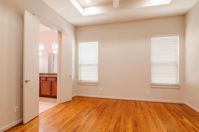 4040 Center Street, Houston, TX 77007