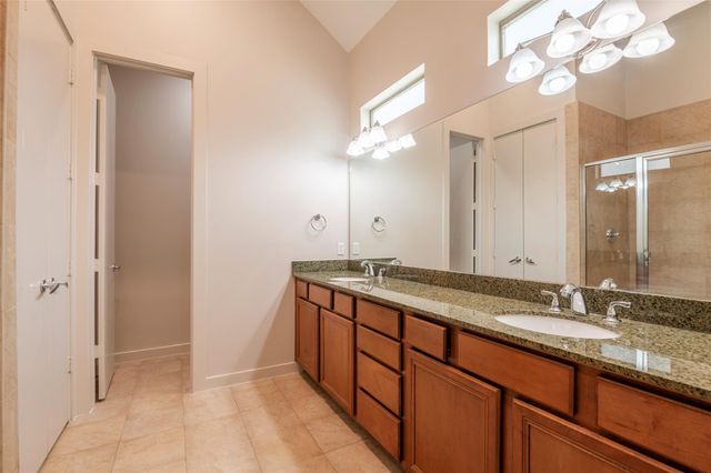 4040 Center Street, Houston, TX 77007
