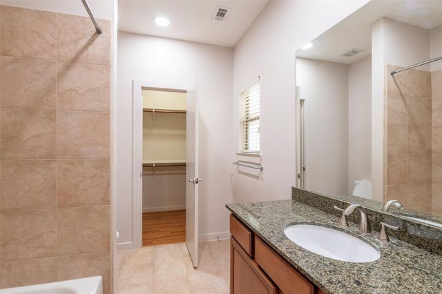 4040 Center Street, Houston, TX 77007