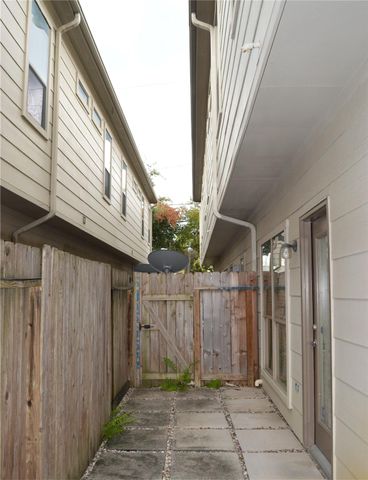 4040 Center Street, Houston, TX 77007