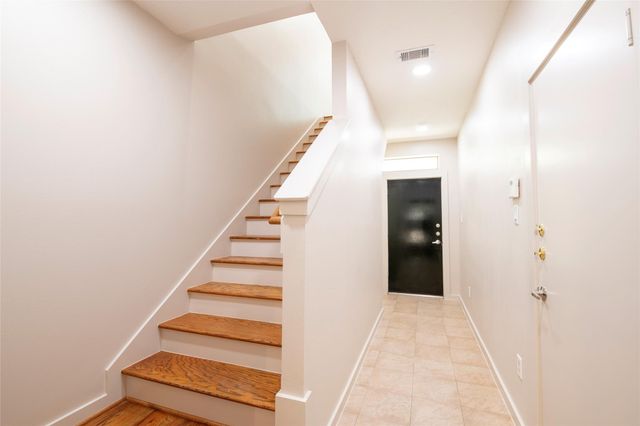 4040 Center Street, Houston, TX 77007