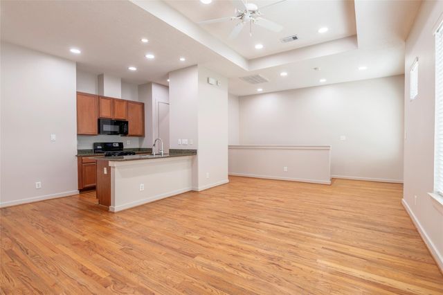 4040 Center Street, Houston, TX 77007