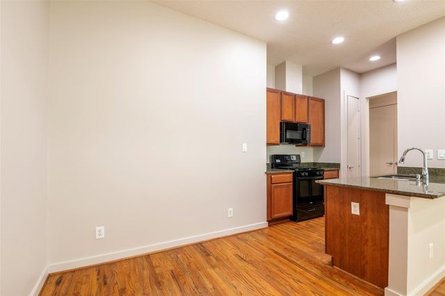 4040 Center Street, Houston, TX 77007