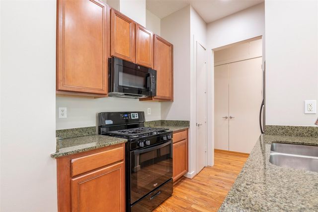 4040 Center Street, Houston, TX 77007