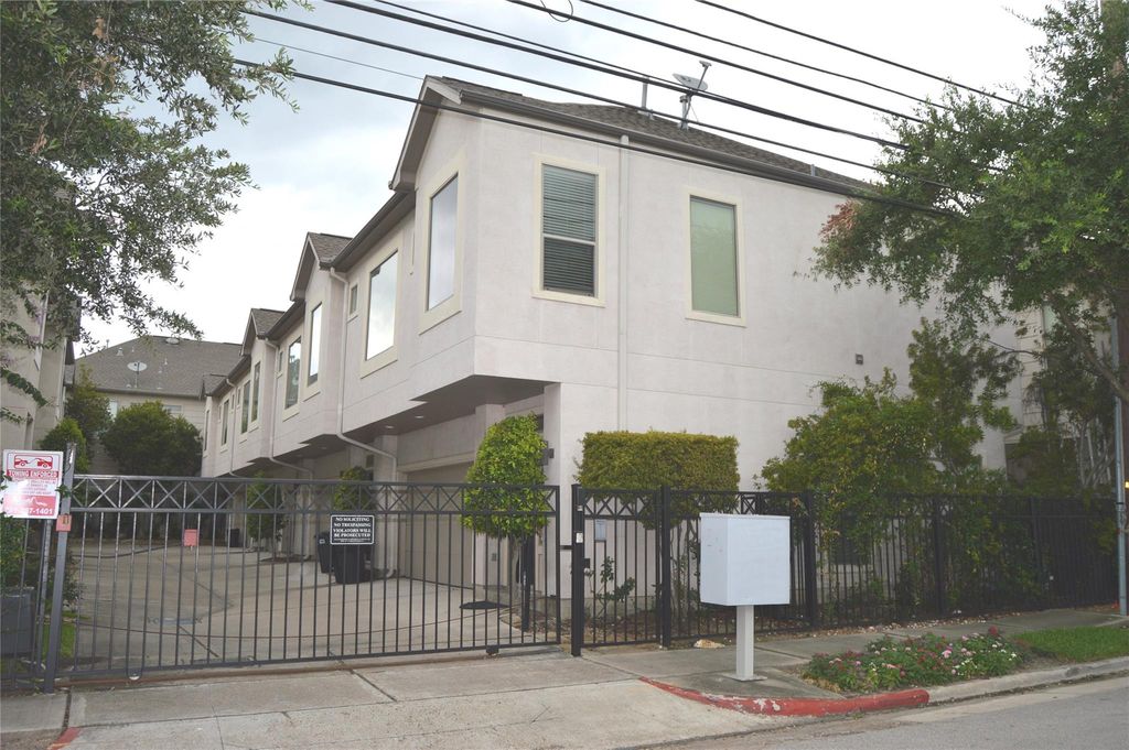 4040 Center Street, Houston, TX 77007