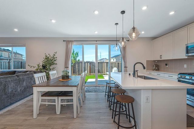 4049 Molten Creek Way, Roseville, CA 95747