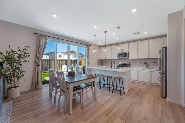 4049 Molten Creek Way, Roseville, CA 95747