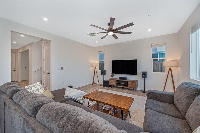 4049 Molten Creek Way, Roseville, CA 95747