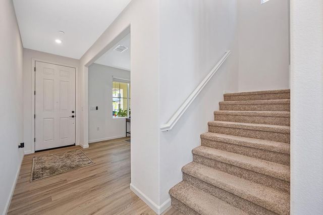 4049 Molten Creek Way, Roseville, CA 95747