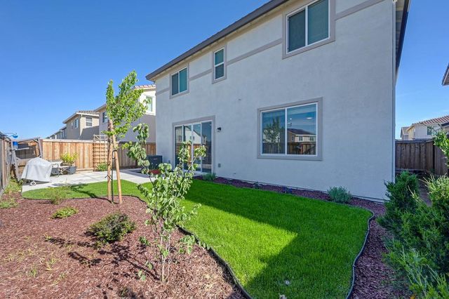 4049 Molten Creek Way, Roseville, CA 95747