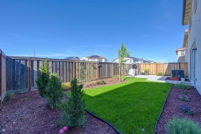 4049 Molten Creek Way, Roseville, CA 95747