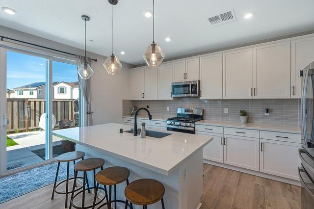 4049 Molten Creek Way, Roseville, CA 95747