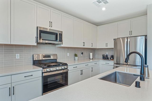 4049 Molten Creek Way, Roseville, CA 95747