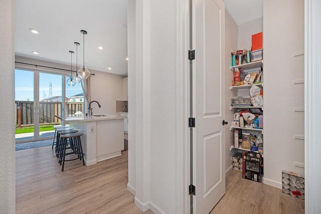 4049 Molten Creek Way, Roseville, CA 95747