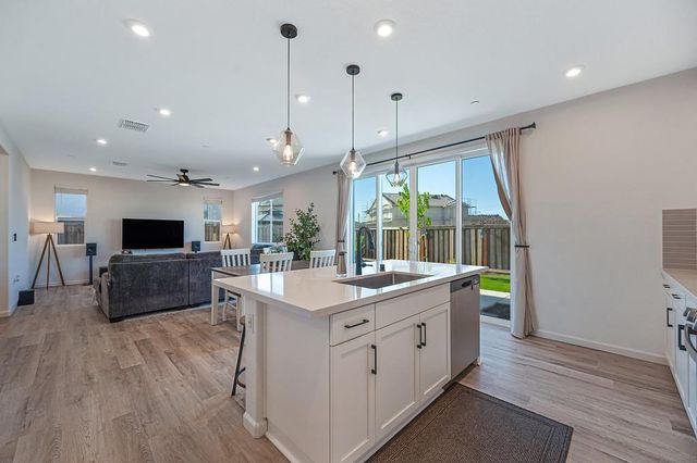 4049 Molten Creek Way, Roseville, CA 95747