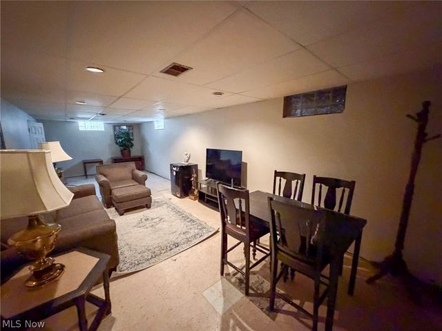 5212 Calla Avenue NW, Warren, OH 44483