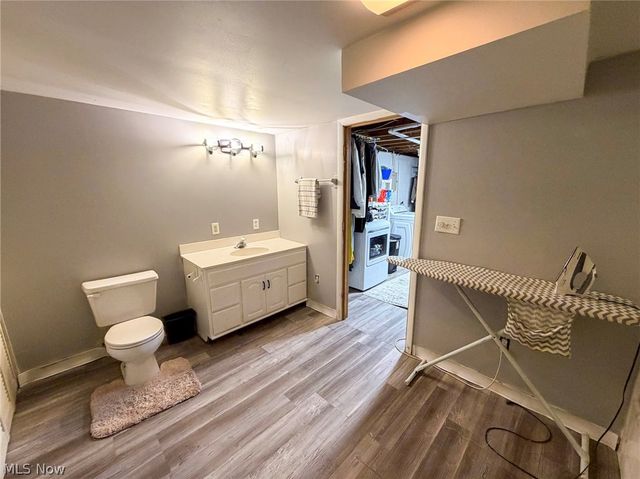 5212 Calla Avenue NW, Warren, OH 44483