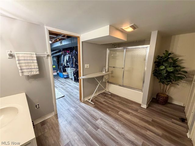 5212 Calla Avenue NW, Warren, OH 44483