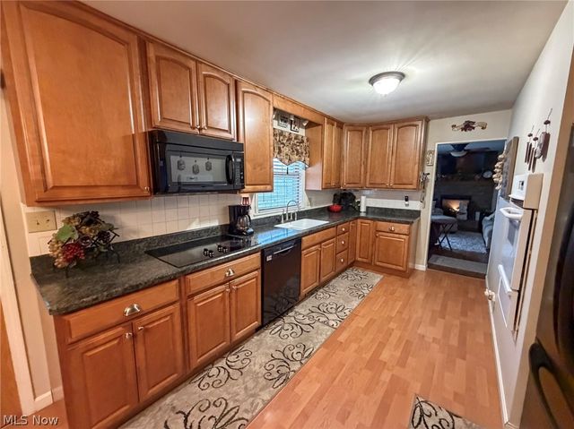 5212 Calla Avenue NW, Warren, OH 44483