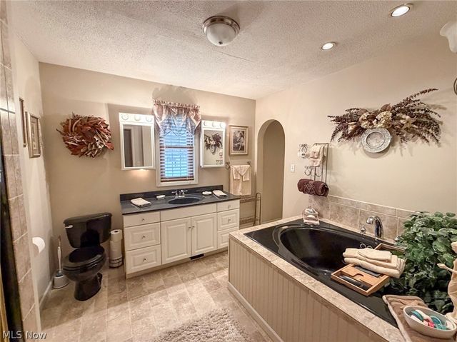 5212 Calla Avenue NW, Warren, OH 44483