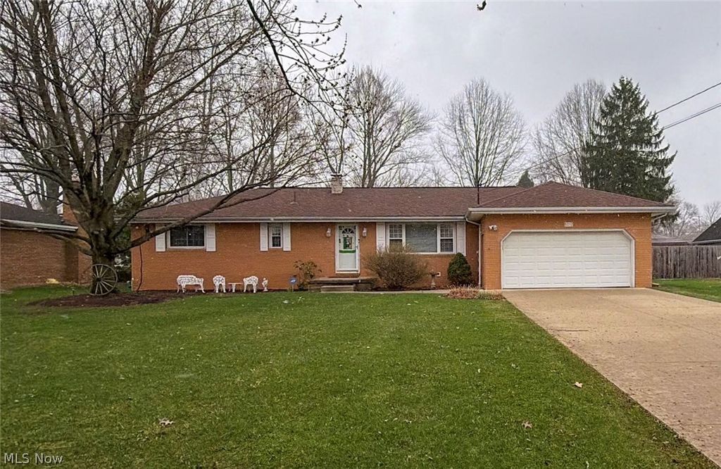 5212 Calla Avenue NW, Warren, OH 44483
