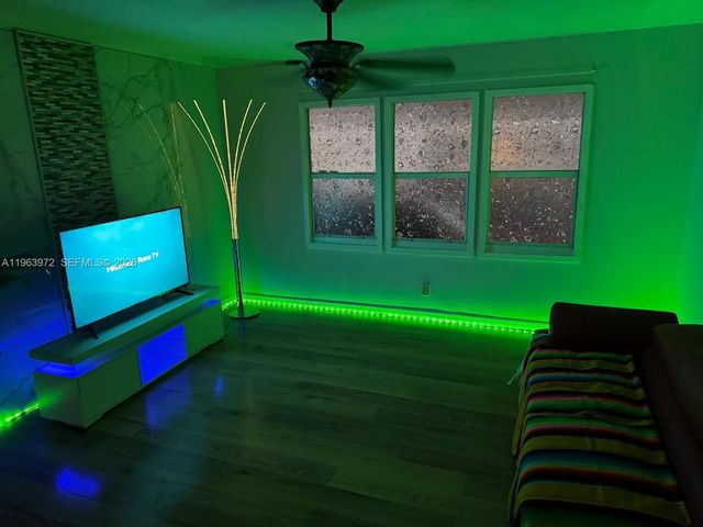 1721 SW 84th Avenue, Davie, FL 33324