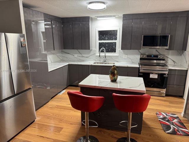 1721 SW 84th Avenue, Davie, FL 33324