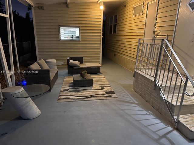 1721 SW 84th Avenue, Davie, FL 33324