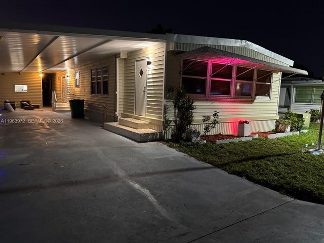 1721 SW 84th Avenue, Davie, FL 33324
