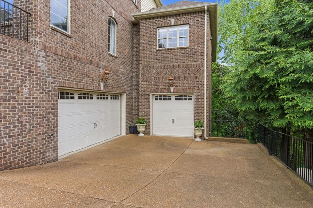 548 Summit Oaks Ct, Nashville, TN 37221