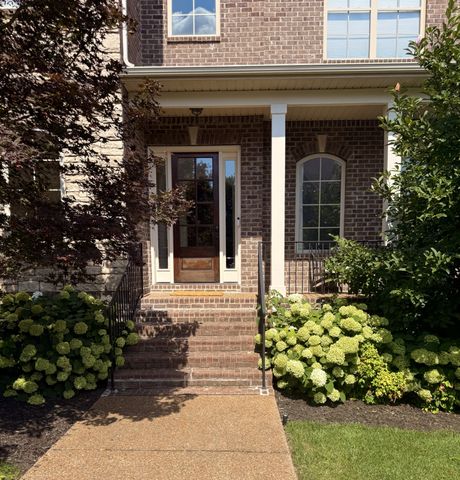 548 Summit Oaks Ct, Nashville, TN 37221