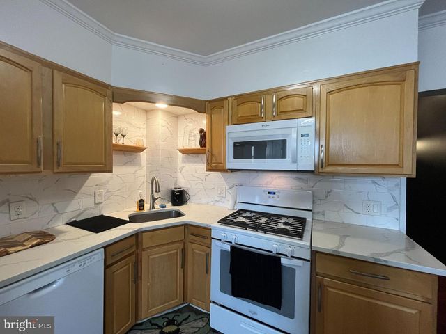 2112 S 3RD ST, Philadelphia, PA 19148