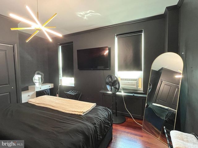 2112 S 3RD ST, Philadelphia, PA 19148