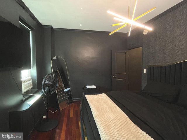 2112 S 3RD ST, Philadelphia, PA 19148